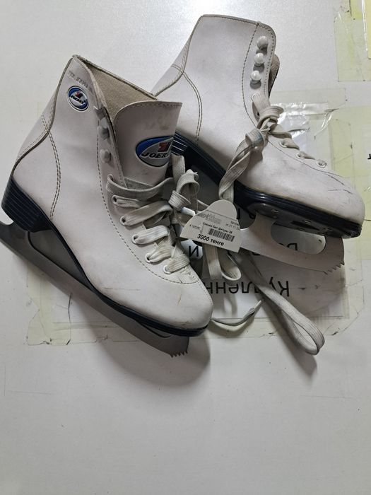 Коньки фигурные.