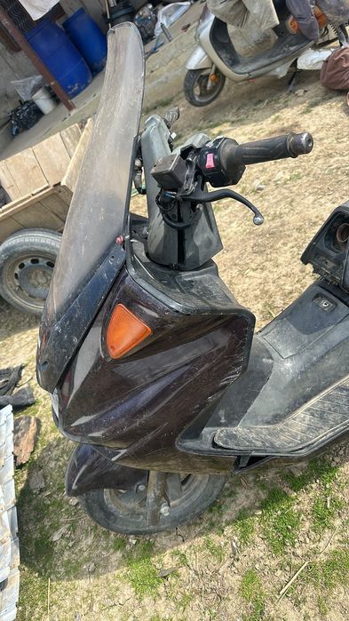 Un scuter yamaha 250