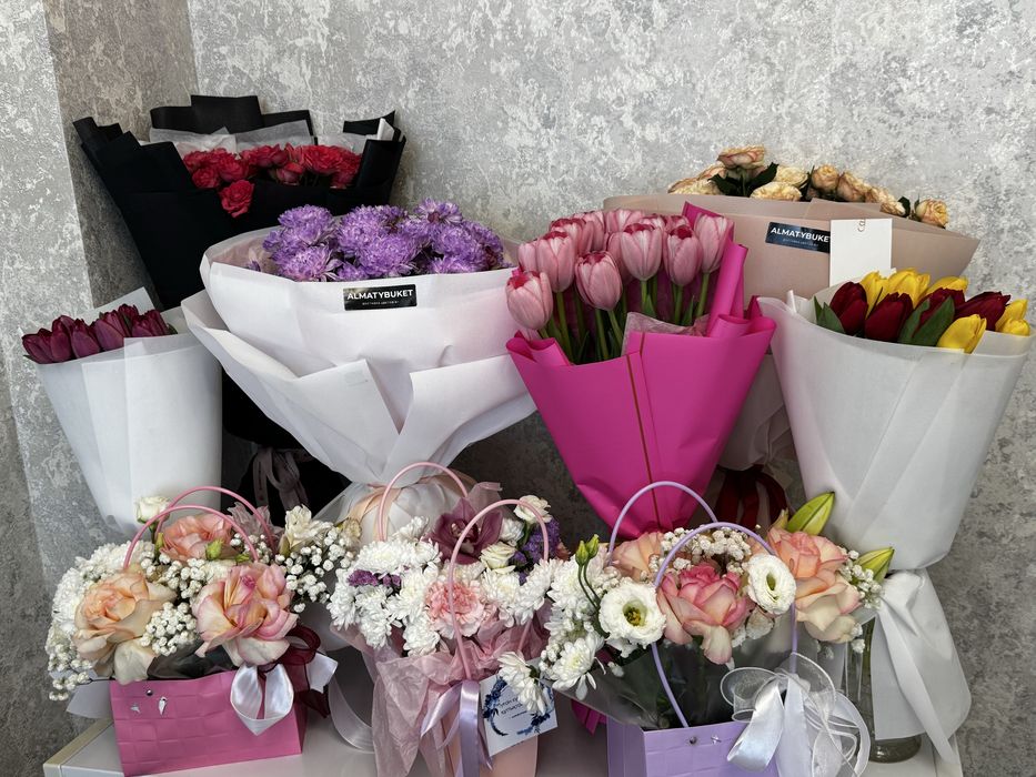 Нежные букеты тюльпанов и роз