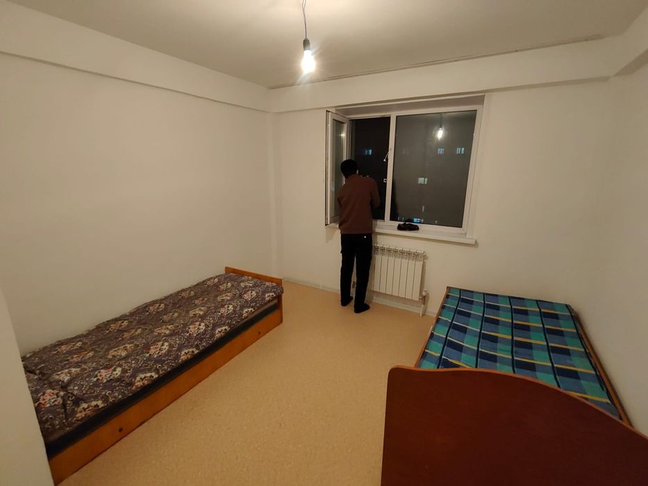 Односпальная кровать с матрасом