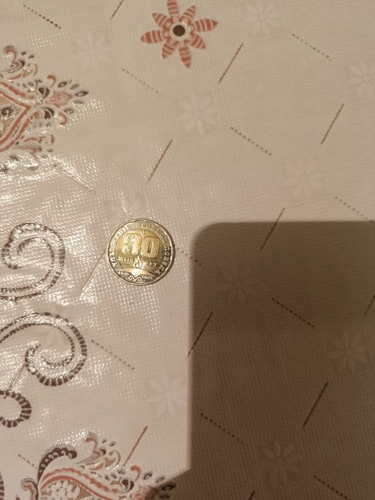 Продам монету  200 ТГ 80 лет