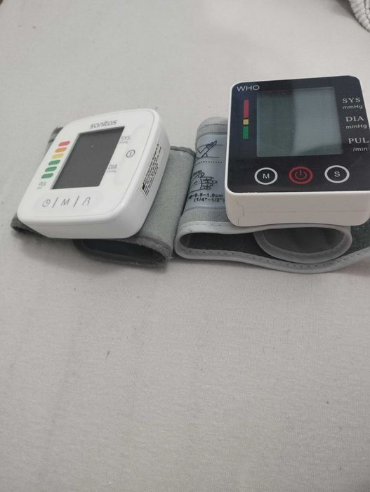 Апарати за кръвно налягане 2 бр.