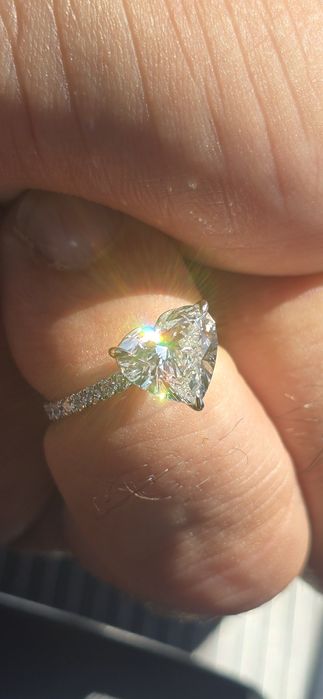 Inel logodna Diamant 3.33 carate alb si albastru inima E VS1 superb