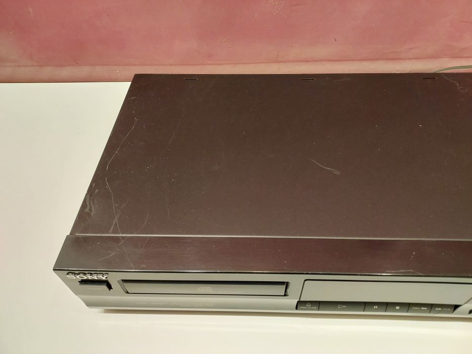 CD-Player Sony CDP-211. Made in France. Perfect funcțional.