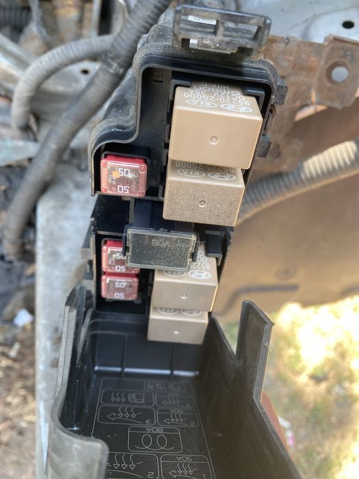 Бушониери с релета Hyundai ix35 LM (2010–2015) 1.7crdi