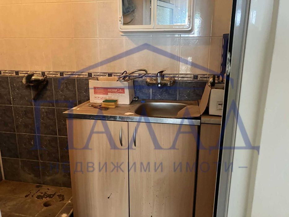 МАСИВНА къща-м-ст Перчемлията