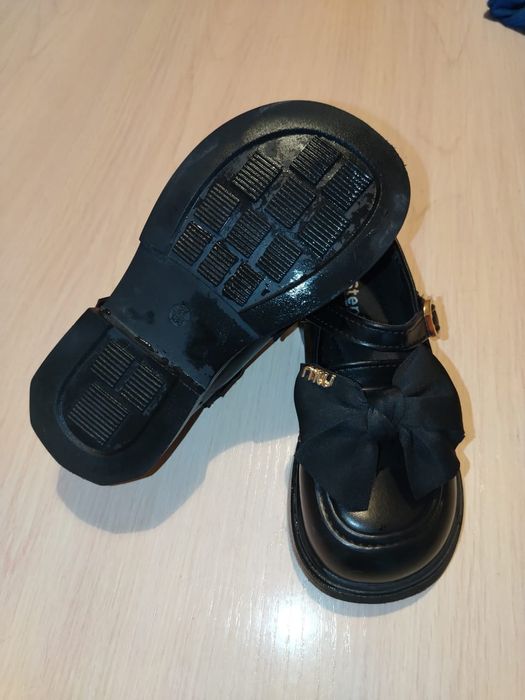 Продам детскую обувь