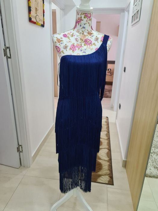 Vand rochie cu franjuri, noua, marimea S