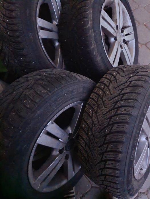 Продам диск с резинои,215,60,16