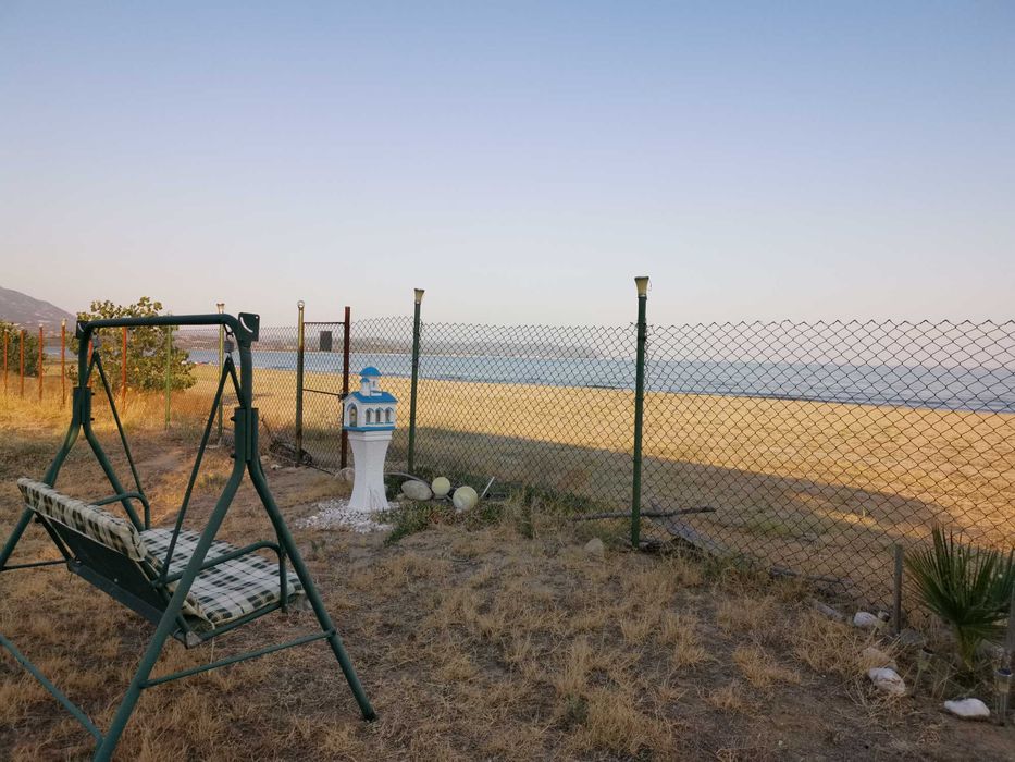 ПРОДАВА СЕ МЯСТО НА МОРЕТО С ТРИ КАРАВАНИ в р-на на Аспровалта, Северна Гърция