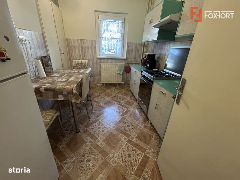 Apartament cu 3 camere de vanzare - Girocului