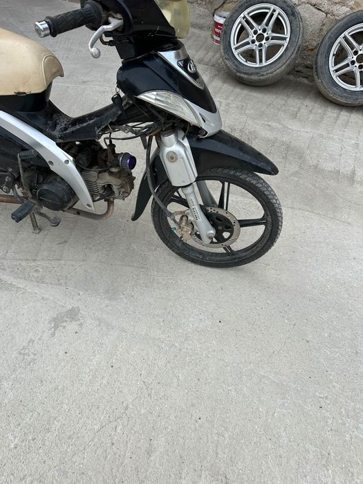 Modenas Kristal 125