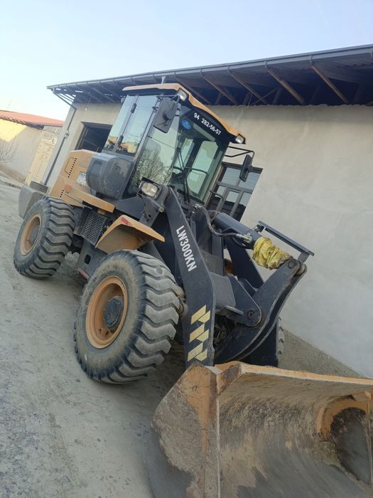 XCMG LW300KN Sotiladi motochas 4.500 holati zavod kalit tegmagan