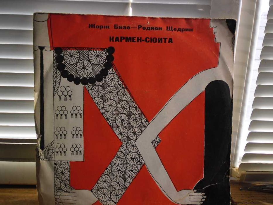 Продавам  малко хубави евтини плочи