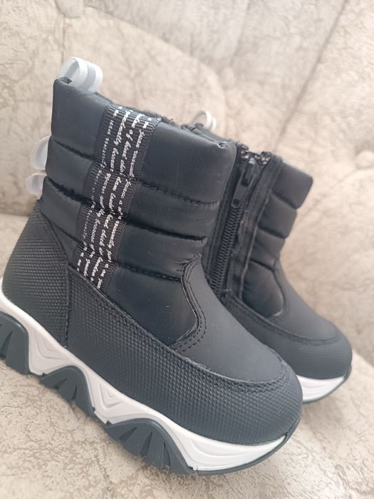 Amelly фирменный ортопидические сапожки очень тёплые.