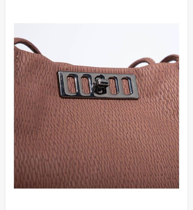 Сумка продается очень красивая и модная