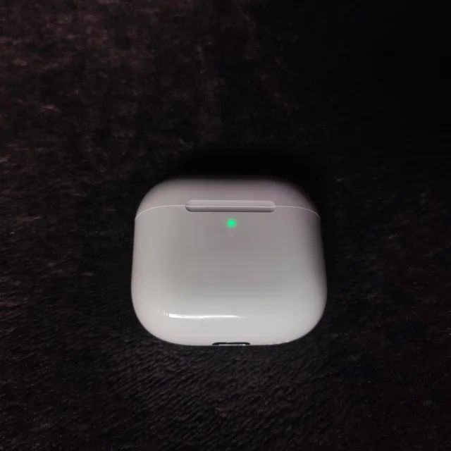 Airpods 4.