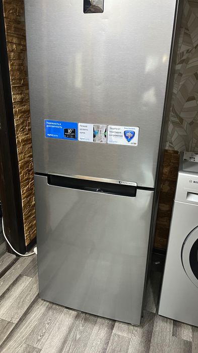 Холодильник Samsung