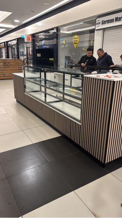 Vand insula mall cu posibilitate afacere