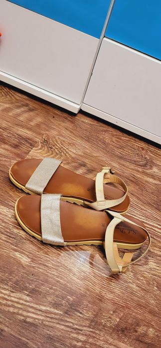 Sandale din piele Solo Donna marimea 38