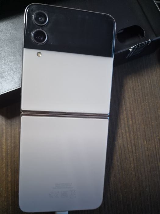 Samsung Galaxy Z Flip4