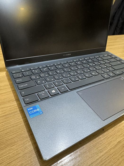 Портативный компьютер Asus / Core i3 / 8Gb ОЗУ / 256Gb SSD М.2