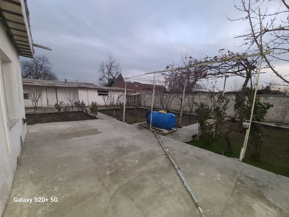 Hovli sotiladi 6 sotiq