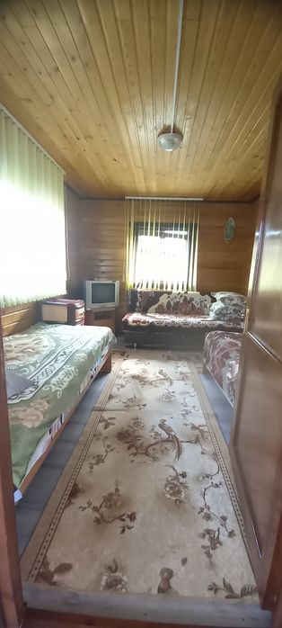 Отдельно стоящие деревянные домики.