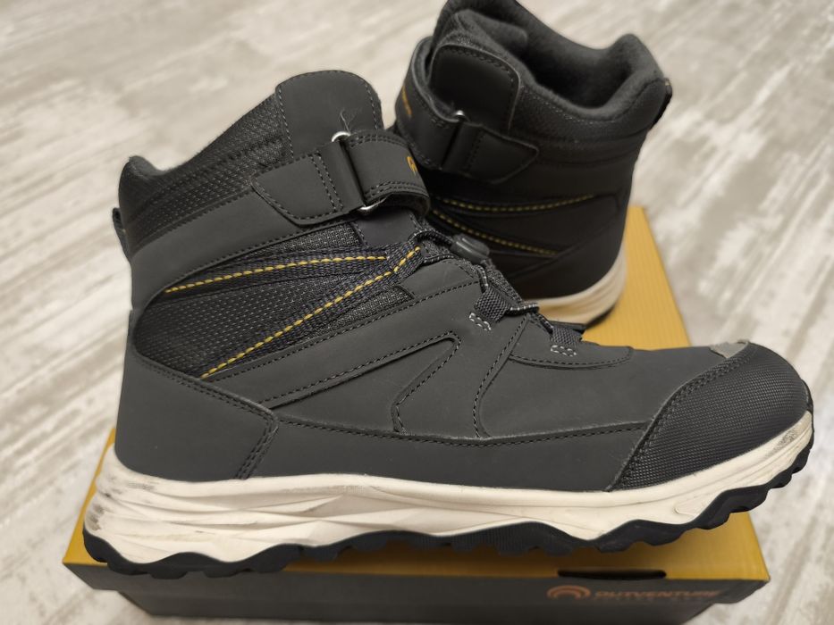 Продам осенние ботинки