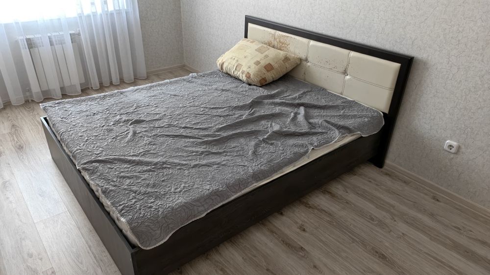 Продам кровать с матрцом