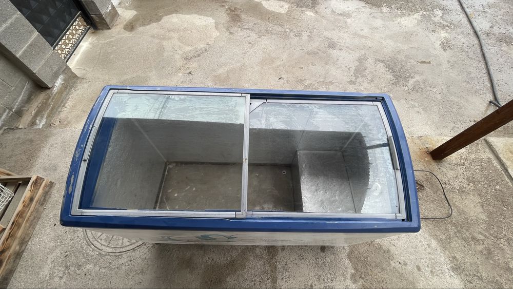 Продам морозильник большой