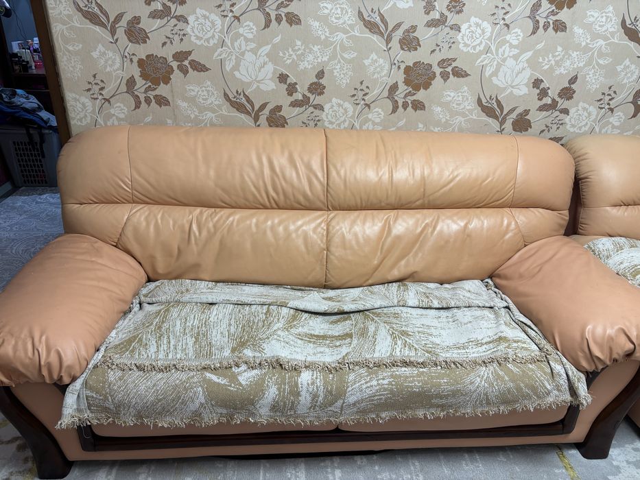 Диван и два кресла