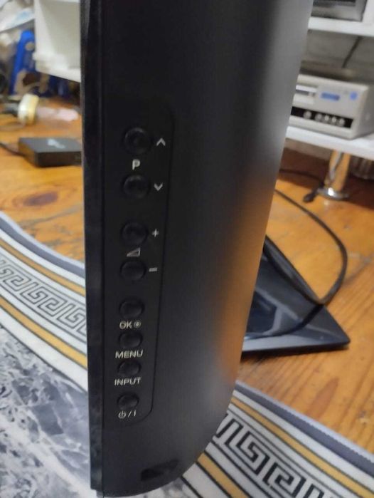 Телевизор LG 94 см.