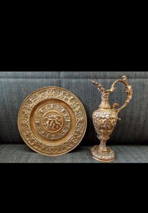 Set decorativ italian bronz aurit, ulcior + platou, sec. XIX