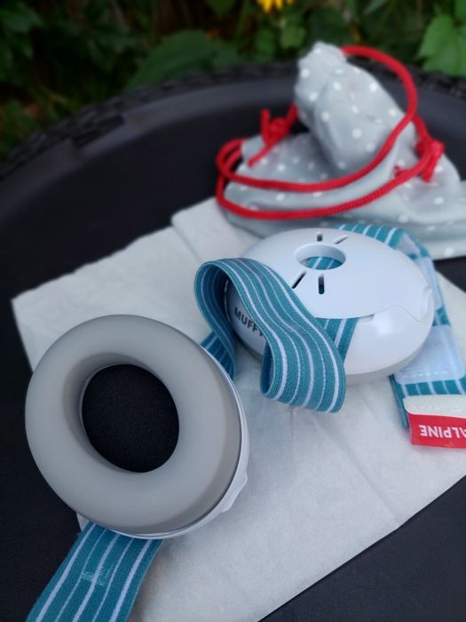 Casti antifonice bebelus