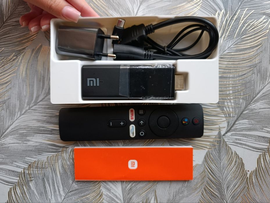 Смарт приставка MI TV Stick