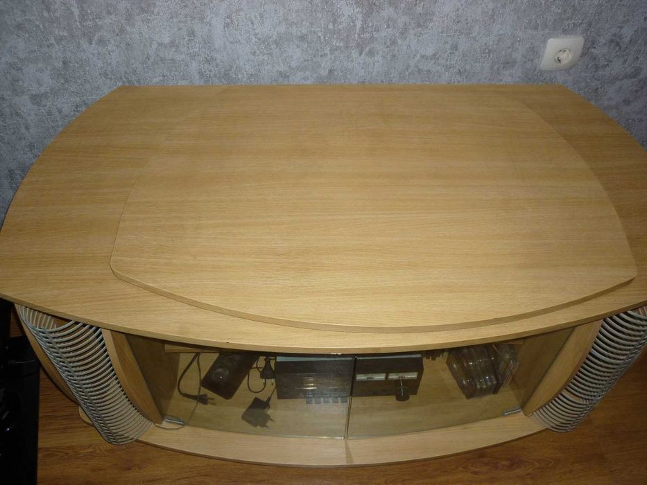 Шкаф за аудио и видео