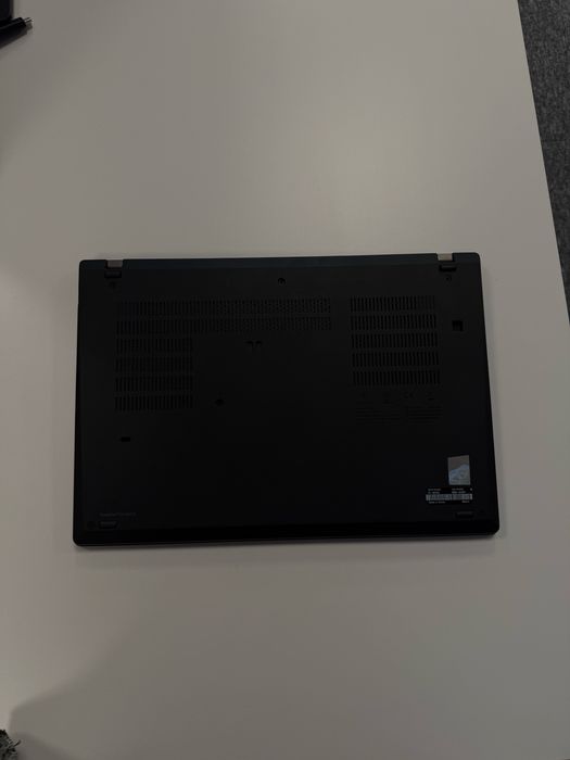 ThinkPad T14 Gen 2i IMPECABIL – i7, 16GB RAM, 1TB SSD, baterie 58 cicluri
