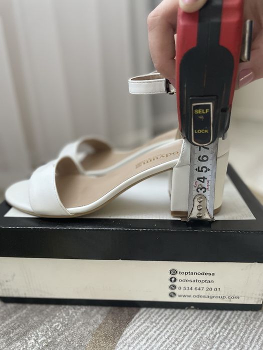 Дамски сандали с ток