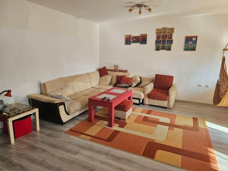 Дава се под наем Тристаен апартамент в София, Дървеница - 117 кв.м за 740 € - Снимка #1