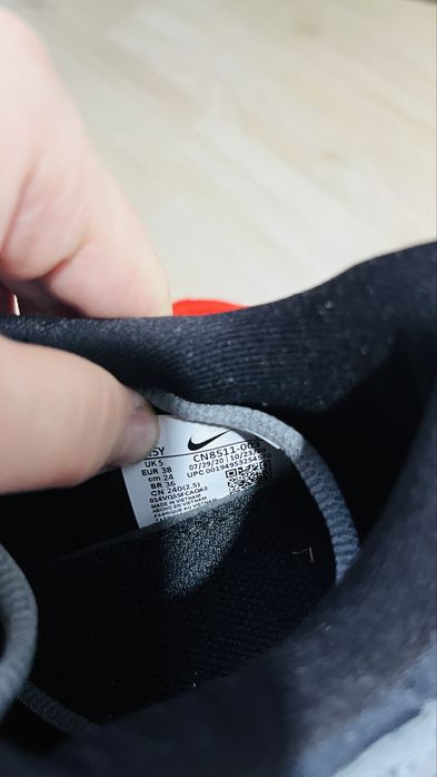 Adidasi nike air 720