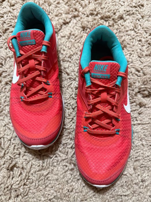 Спортни обувки NIKE