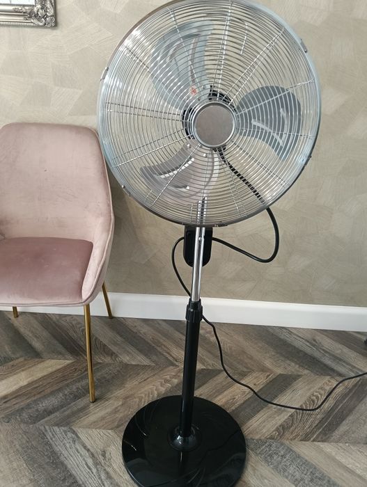 Ventilator cu picior .