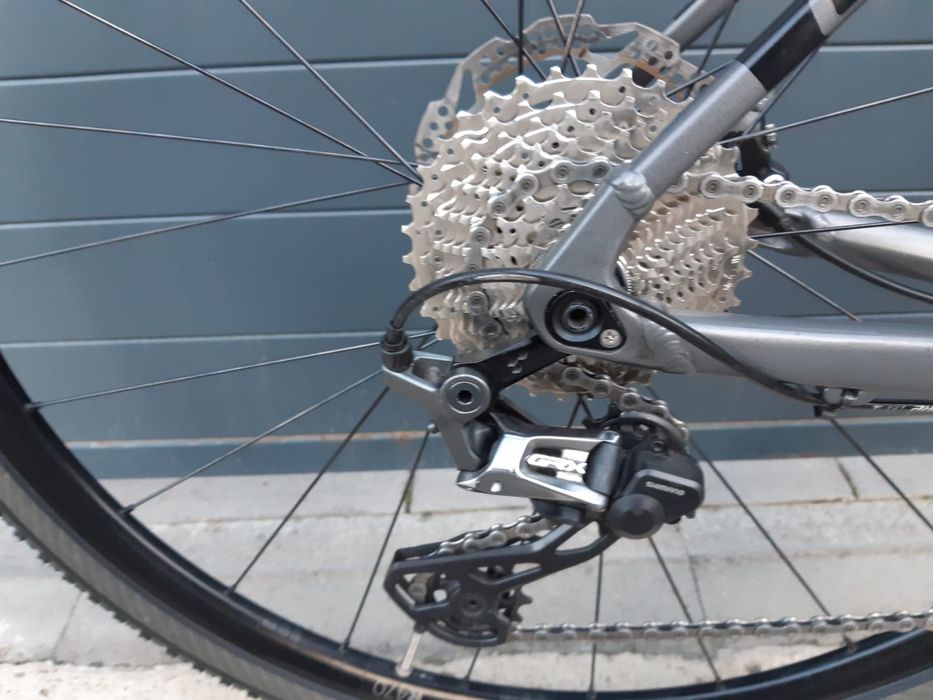 Bicicleta Gravel Cube