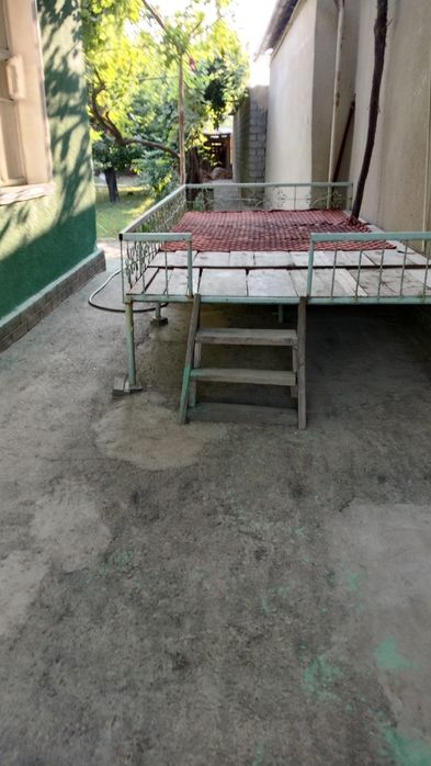 Srochna Olmaliq shahrida xovli uy sotiladi