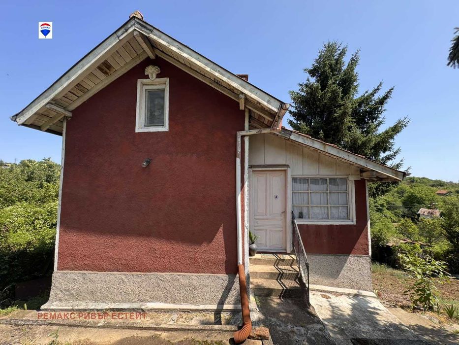 Вила на три етажа с. Николово, местност Дрибак