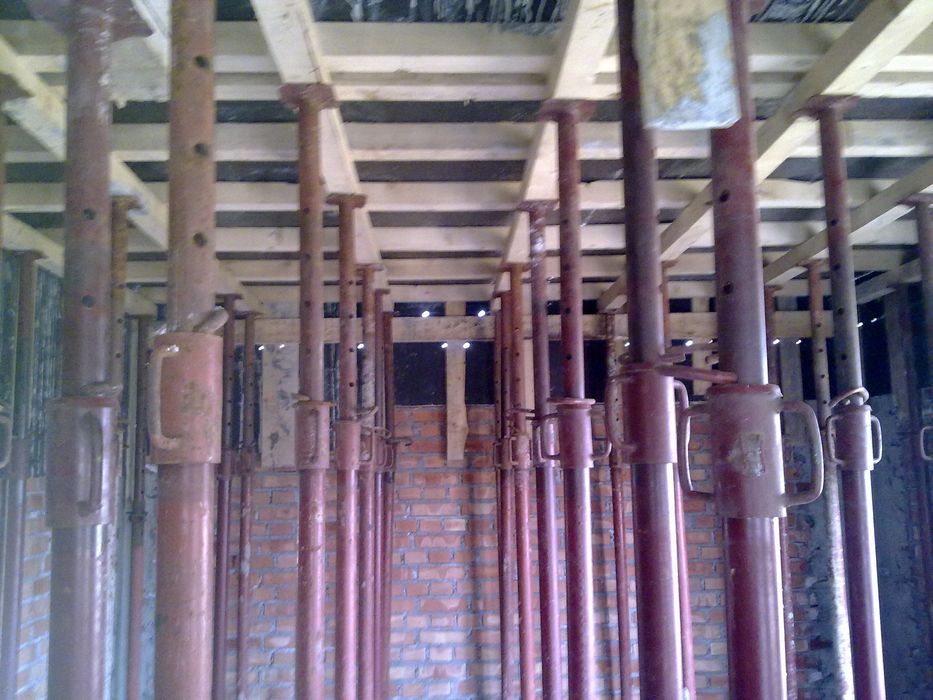 Închiriere popi metalici si schela metalica