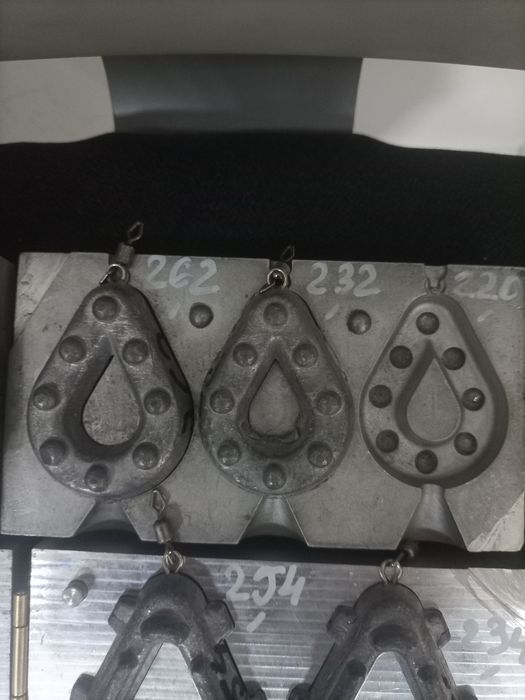 10 plumbi 220 g (50 de lei )