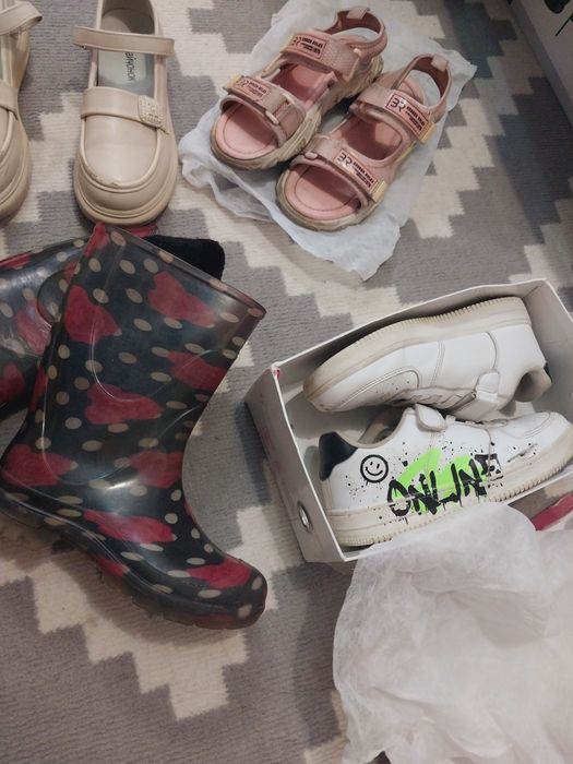 Продам всё за 5000 тыс 2 пакета больших