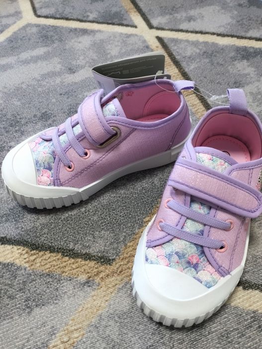 Продам кеды для девочки